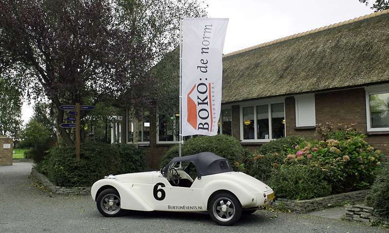 Na de wedstrijd was de hoofdprijs een rondvlucht in een Zeppelin of een dag rondrijden in een Burton met een geheel verzorgde golfdag.